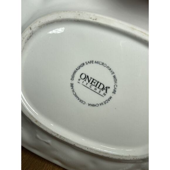 Oneida White Embossed Fruit Gravy Boat Under Plate ONLY - Picture 4 of 4